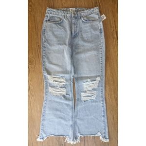 BDG NWT High Rise Destroyed Crop Jeans 28